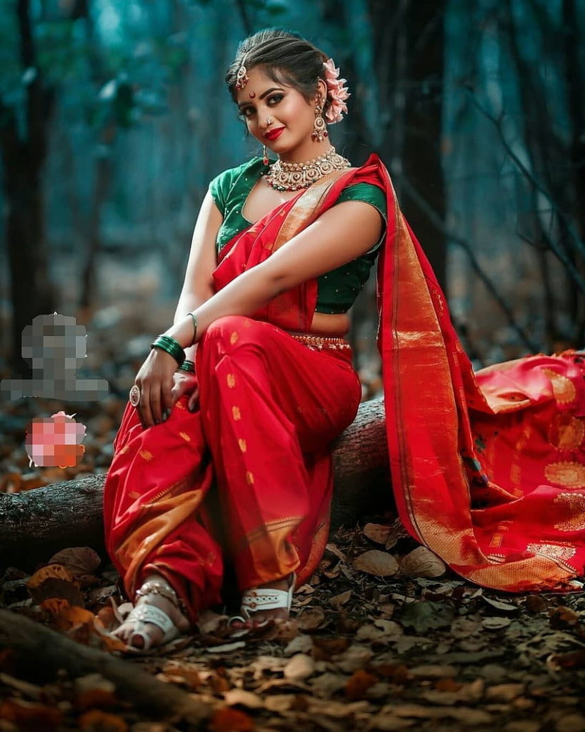 Nauvari saree hi-res stock photography and images - Alamy
